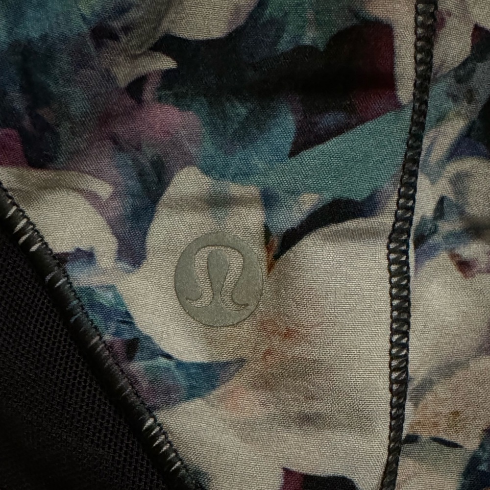 Lululemon Hotty Hot shorts II 2.5" - Picture 8 of 8